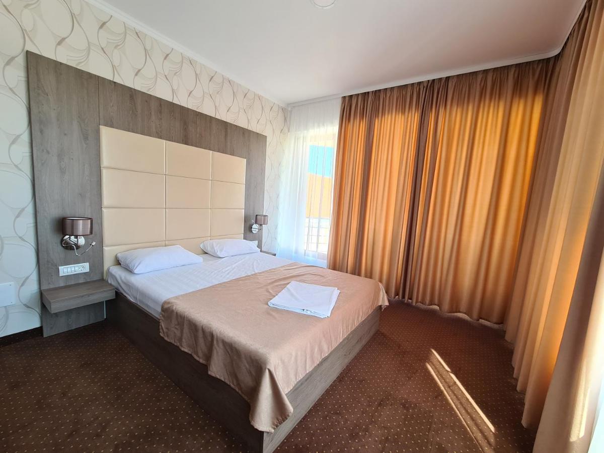 Hotel Bulevard Fagaras Exterior photo