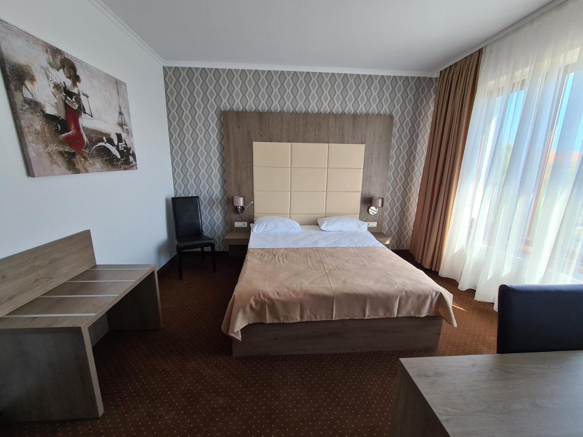 Hotel Bulevard Fagaras Exterior photo